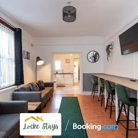7 Bedroom House By Locke Short Lets Serviced Linthorpe Free Parking Otel *