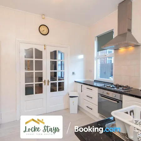 7 Bedroom House By Locke Short Lets Serviced Linthorpe Free Parking