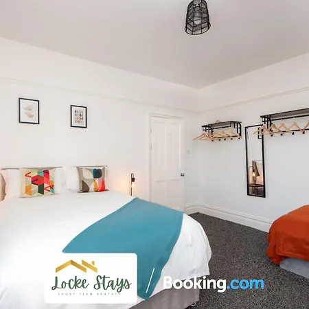 7 Bedroom House By Locke Short Lets Serviced Linthorpe Free Parking Middlesbrough