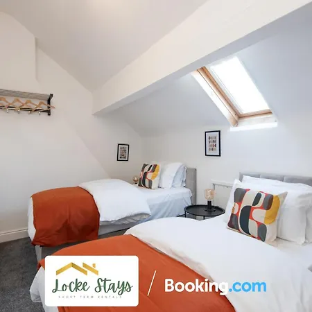 7 Bedroom House By Locke Short Lets Serviced Linthorpe Free Parking Middlesbrough