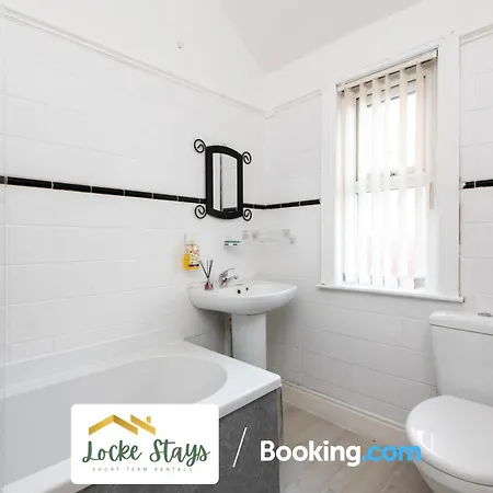 7 Bedroom House By Locke Short Lets Serviced Linthorpe Free Parking