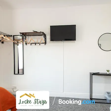 Otel 7 Bedroom House By Locke Short Lets Serviced Linthorpe Free Parking