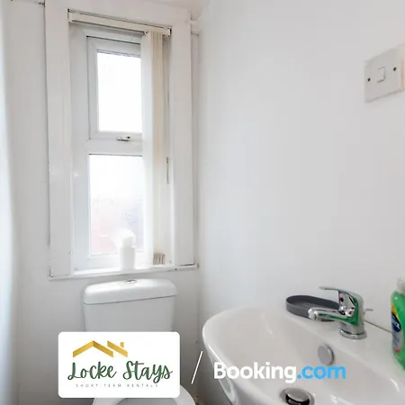 7 Bedroom House By Locke Short Lets Serviced Linthorpe Free Parking * Middlesbrough
