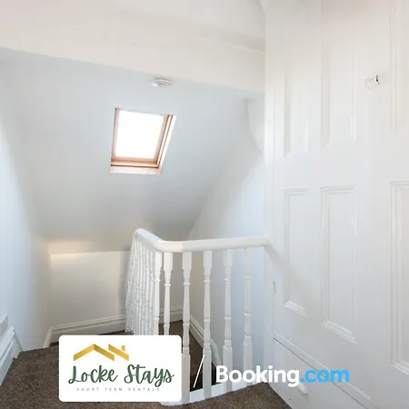 호텔 7 Bedroom House By Locke Short Lets Serviced Linthorpe Free Parking